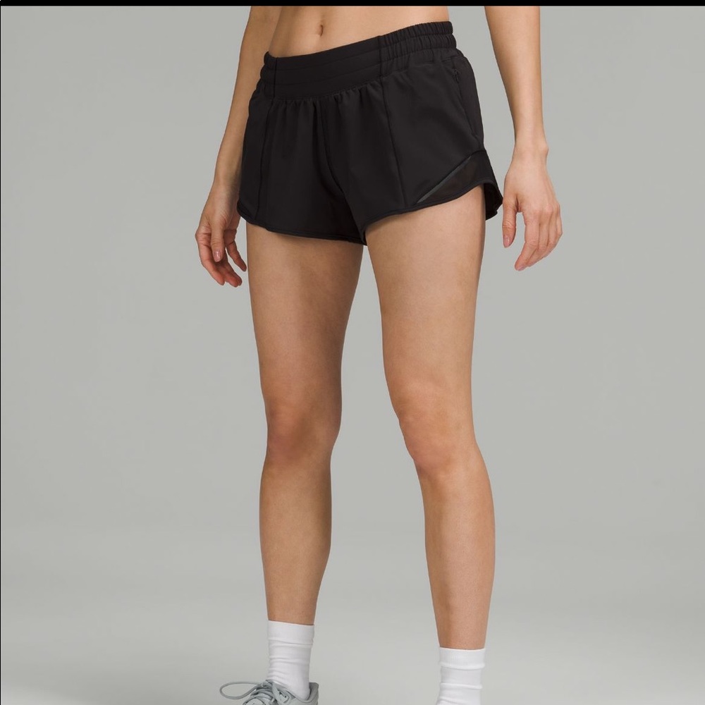 Lululemon Hotty Hot 2.5 shorts